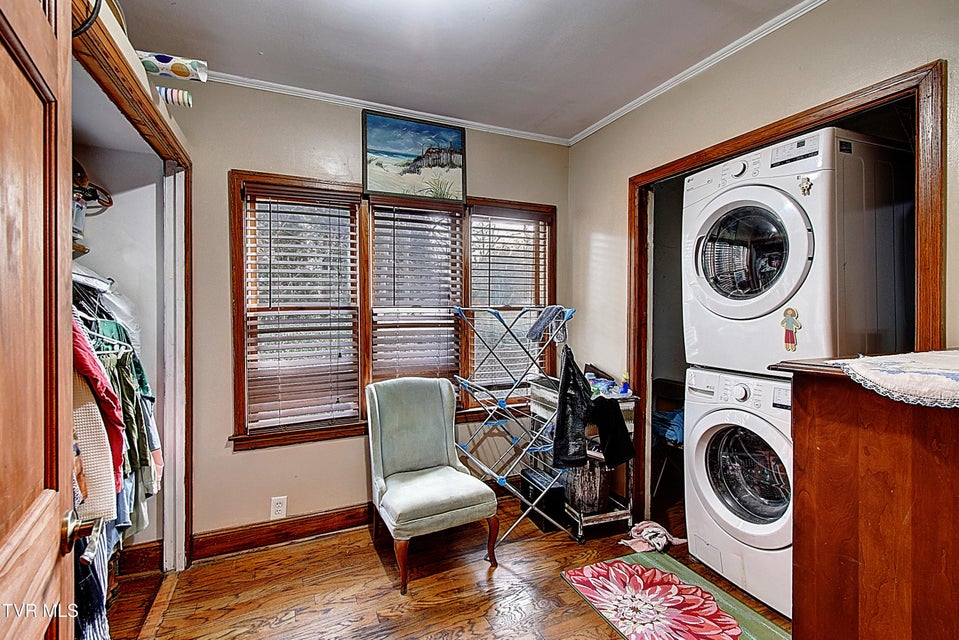 Photo #37: 627 Maple Street