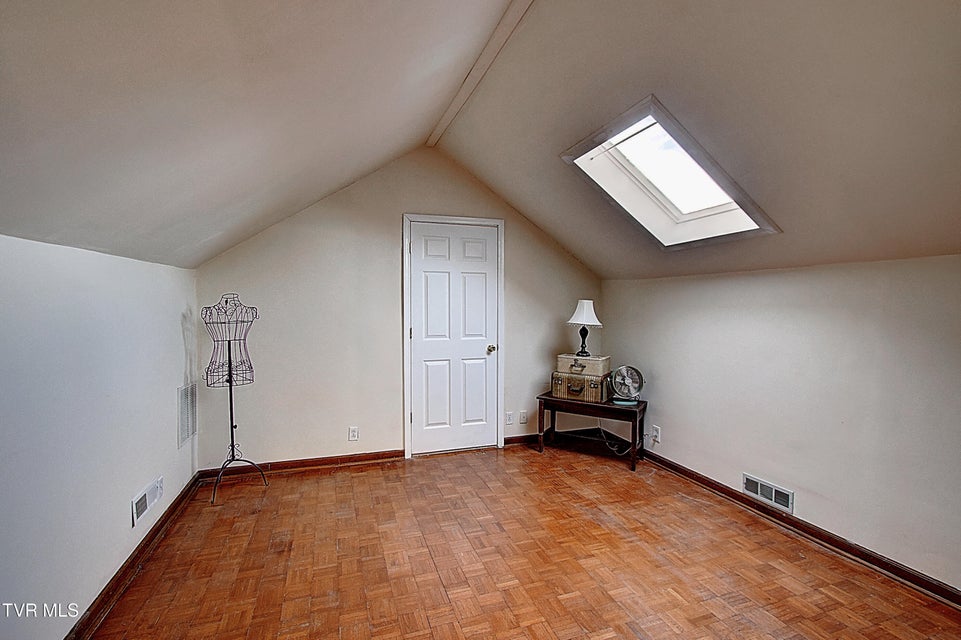 Photo #40: 627 Maple Street