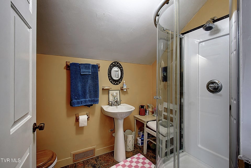 Photo #47: 627 Maple Street