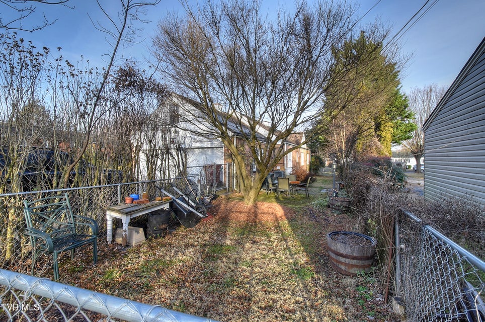 Photo #48: 627 Maple Street