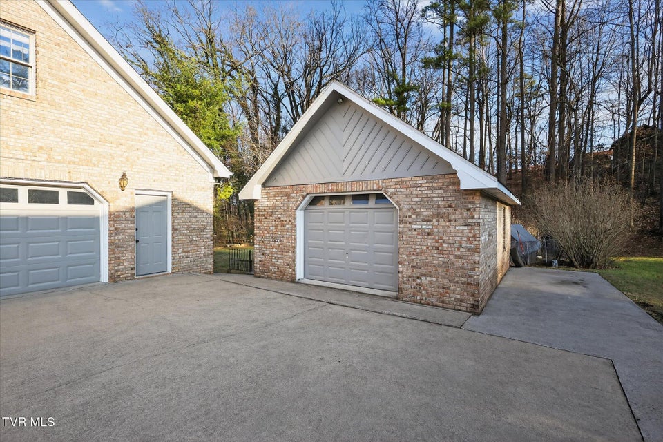 Photo #5: 425 Rosewood Lane