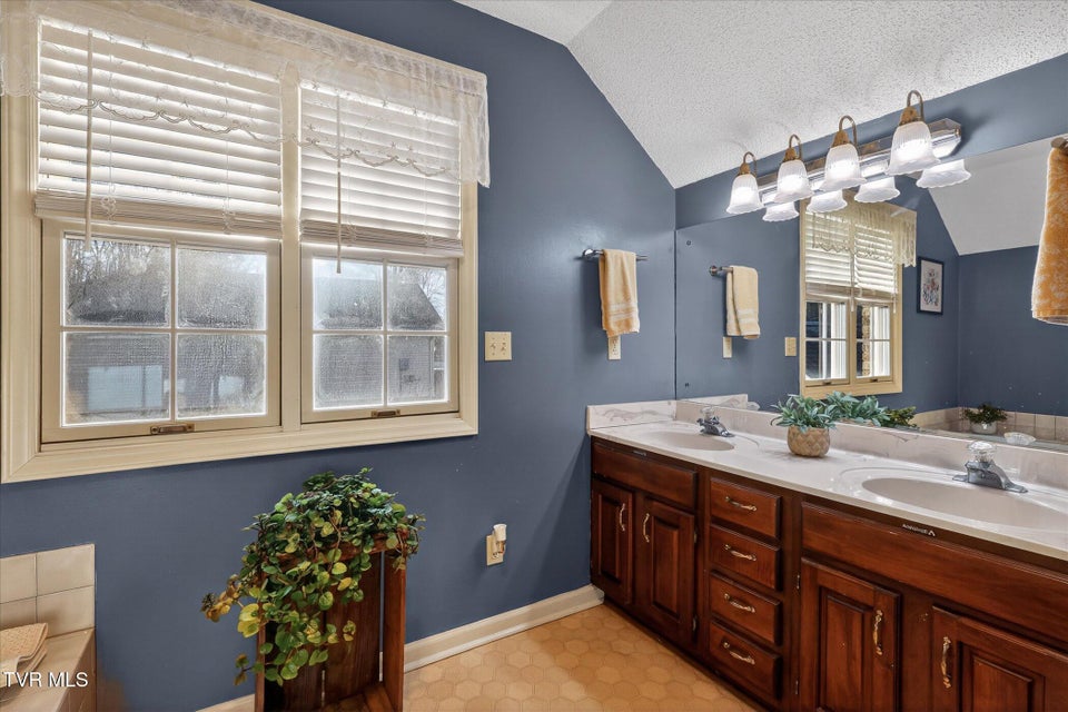 Photo #25: 425 Rosewood Lane