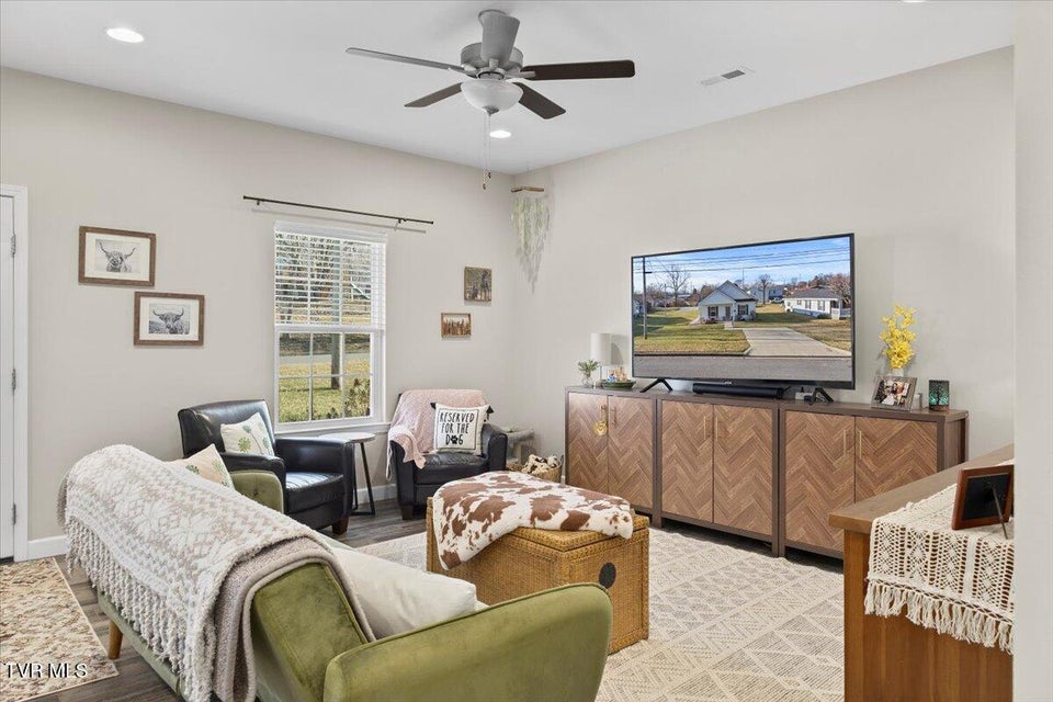 Photo #9: 1507 Millard Street