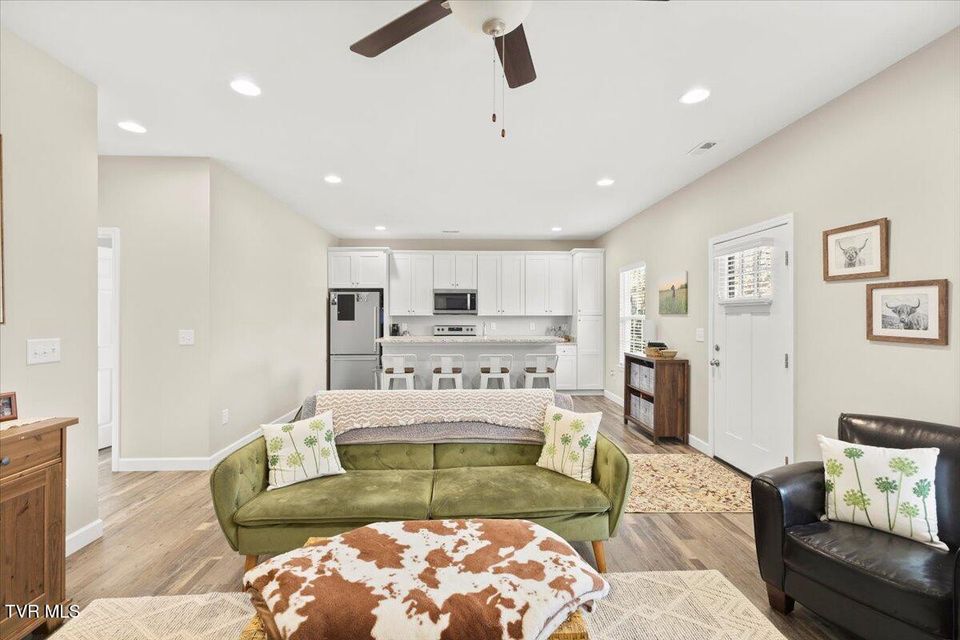 Photo #8: 1507 Millard Street