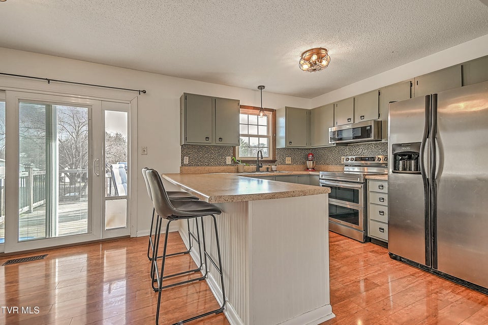 Photo #8: 428 Timber Oak Drive