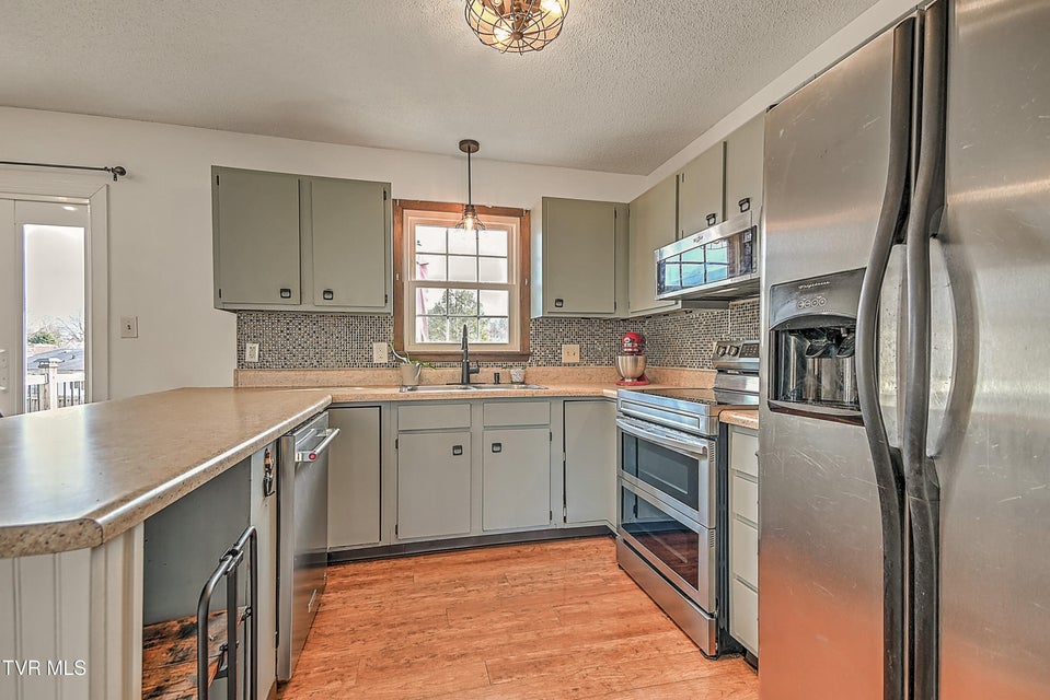 Photo #9: 428 Timber Oak Drive