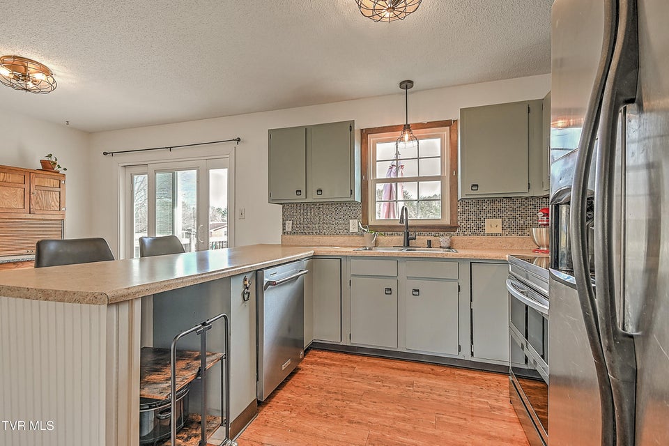 Photo #11: 428 Timber Oak Drive