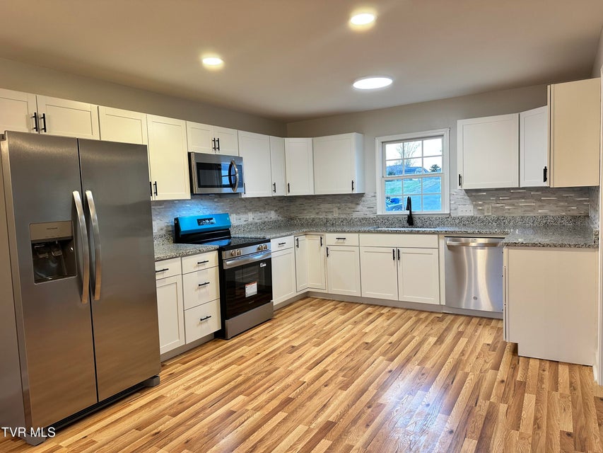 Photo #6: 217 Fox Meadows Drive