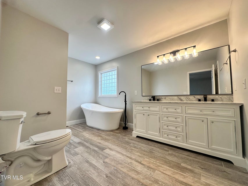 Photo #14: 217 Fox Meadows Drive