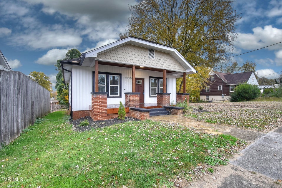 Photo #2: 612 Lynn South Avenue