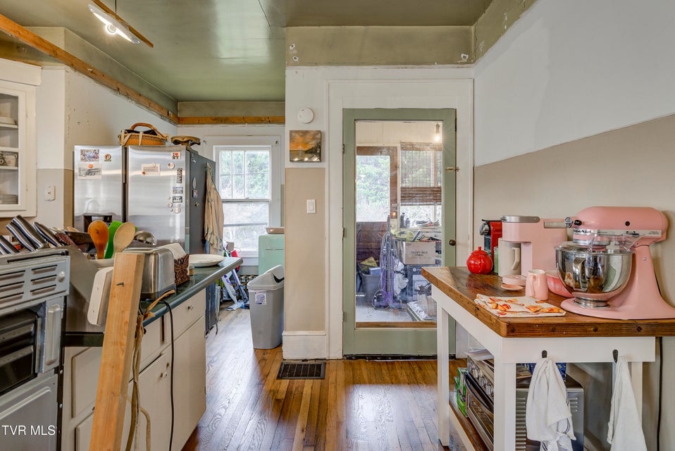 Photo #10: 1027 Elm Avenue