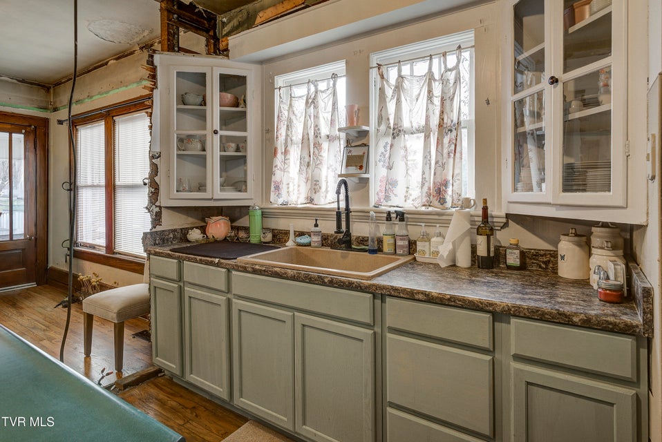 Photo #11: 1027 Elm Avenue