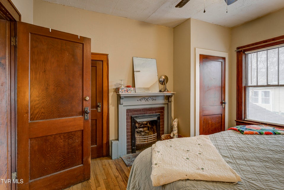 Photo #17: 1027 Elm Avenue