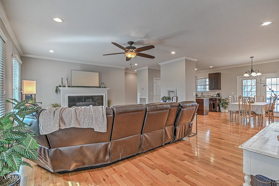 Photo #7: 581 Robert Court