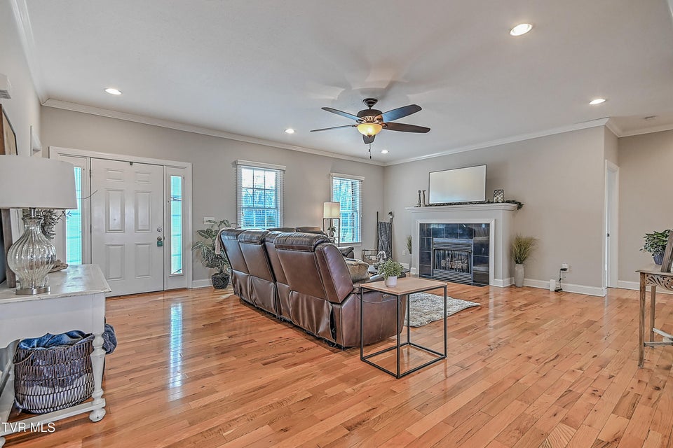 Photo #8: 581 Robert Court