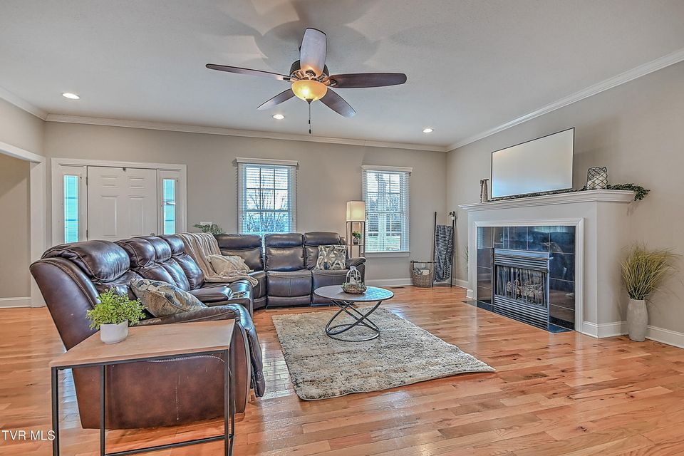 Photo #9: 581 Robert Court