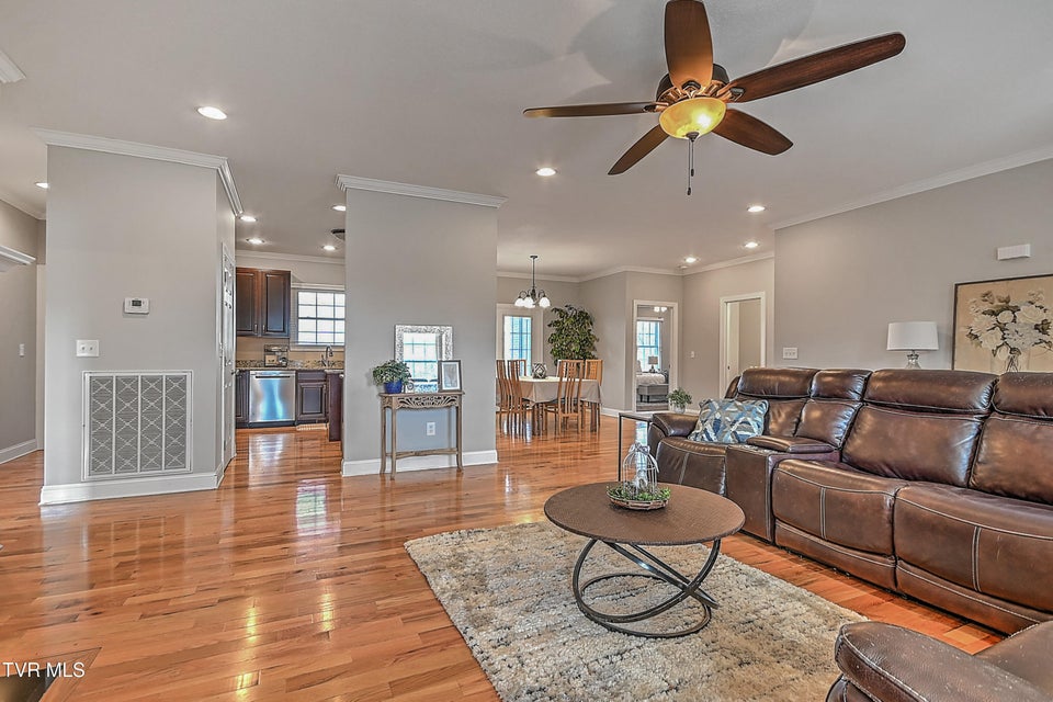 Photo #11: 581 Robert Court