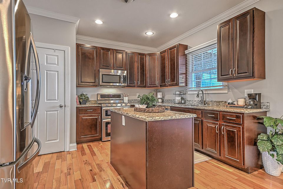 Photo #15: 581 Robert Court