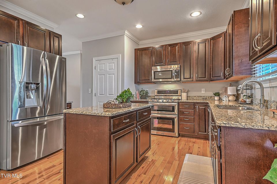 Photo #16: 581 Robert Court