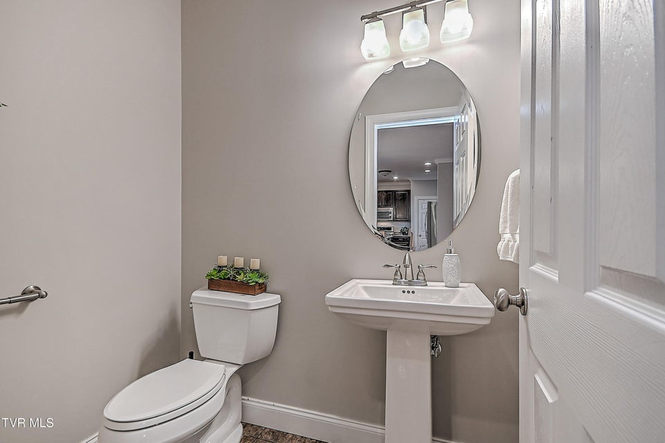 Photo #19: 581 Robert Court