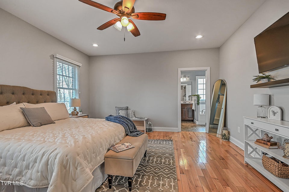 Photo #21: 581 Robert Court