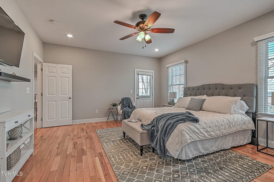 Photo #22: 581 Robert Court