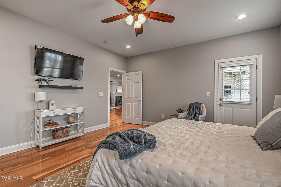 Photo #23: 581 Robert Court