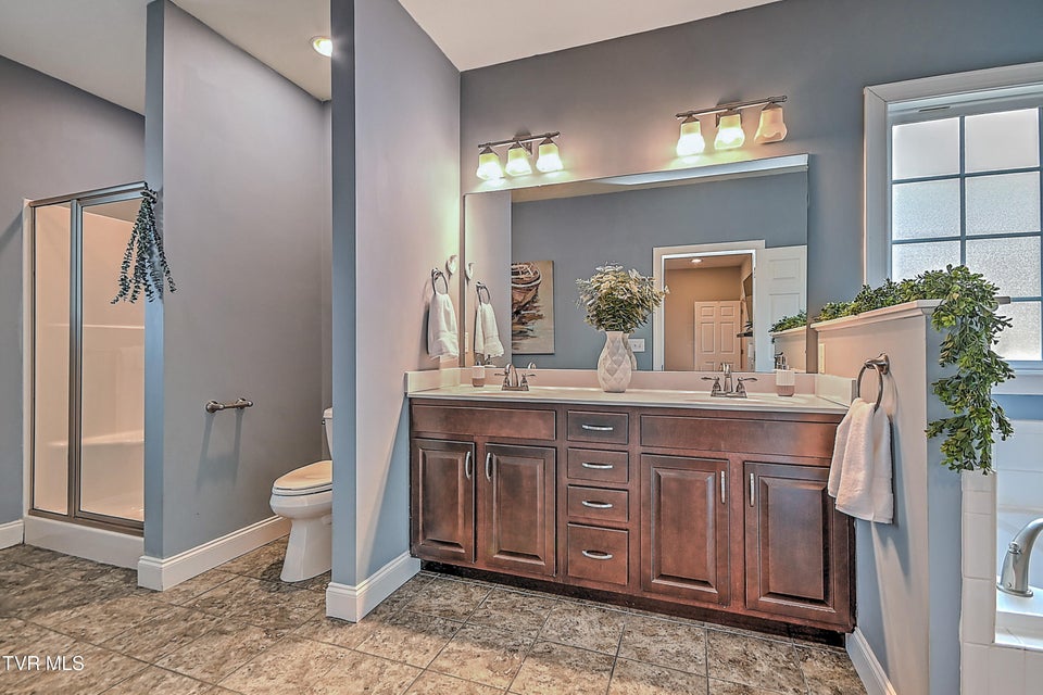 Photo #24: 581 Robert Court