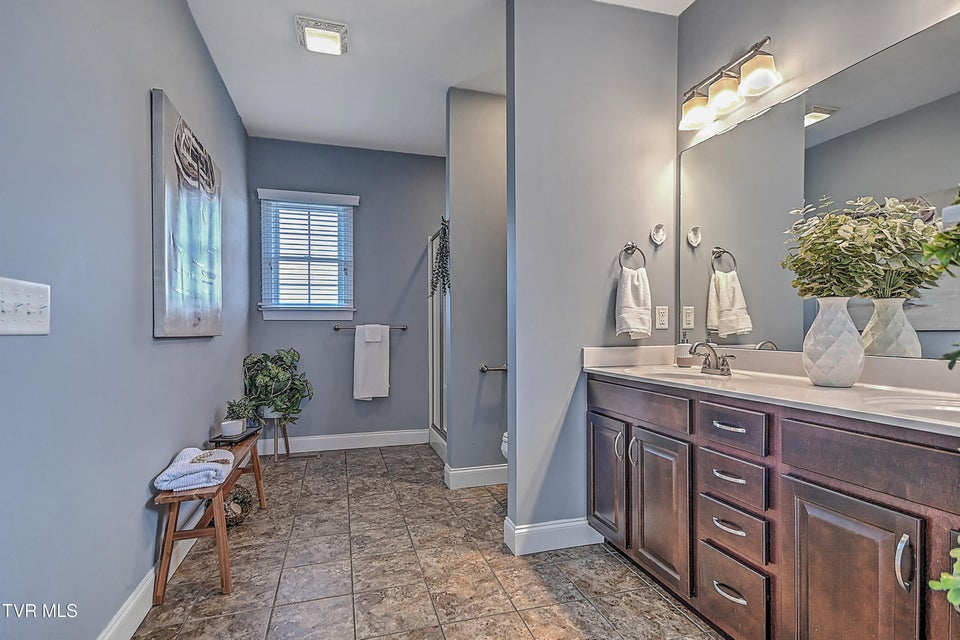 Photo #26: 581 Robert Court