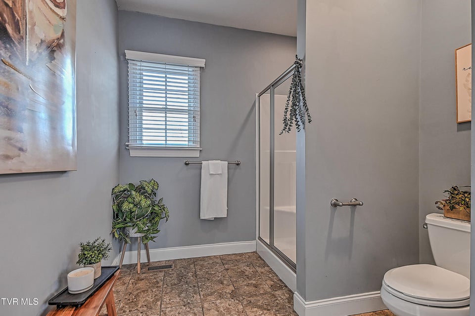 Photo #27: 581 Robert Court