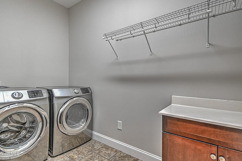 Photo #28: 581 Robert Court