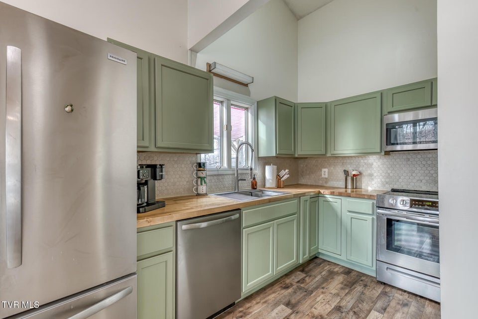 Photo #11: 704 Stuffle Street