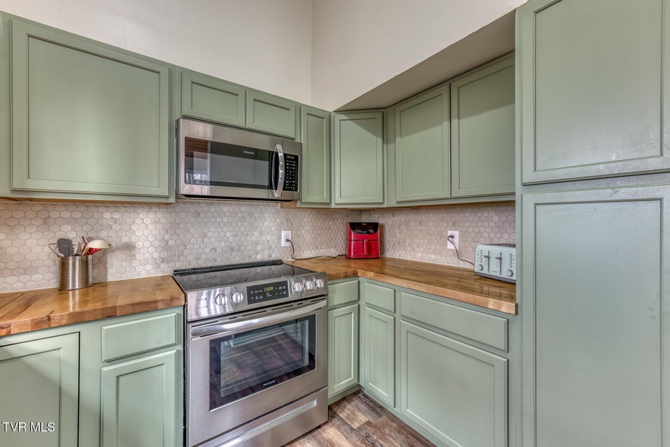 Photo #14: 704 Stuffle Street