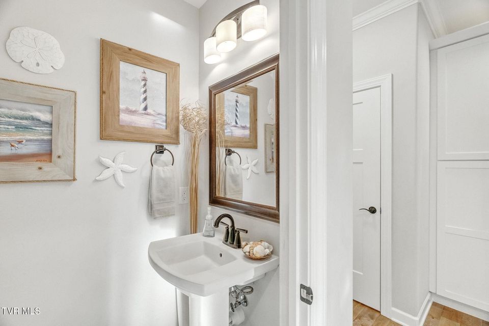 Photo #32: 356 Cameron Court