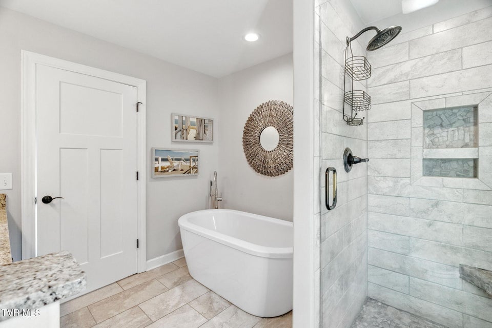 Photo #37: 356 Cameron Court