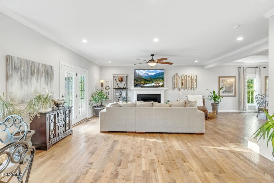 Photo #23: 356 Cameron Court