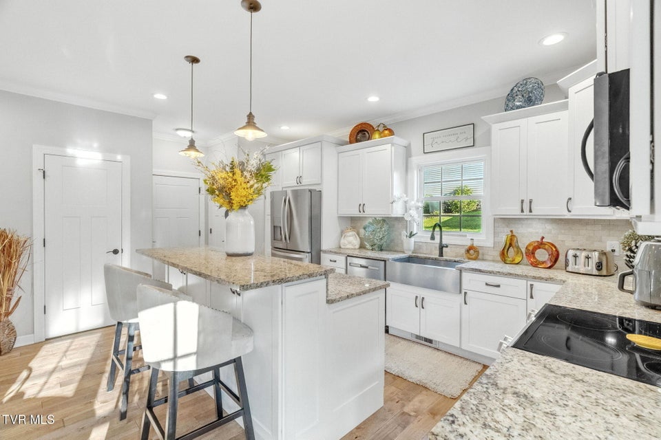 Photo #28: 356 Cameron Court