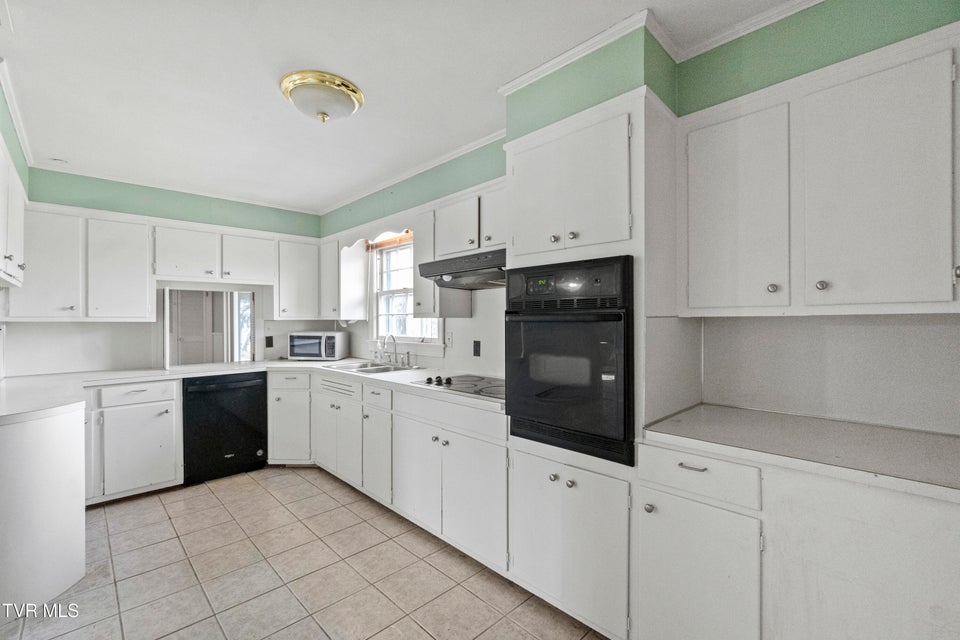 Photo #3: 113 Wayfair Drive