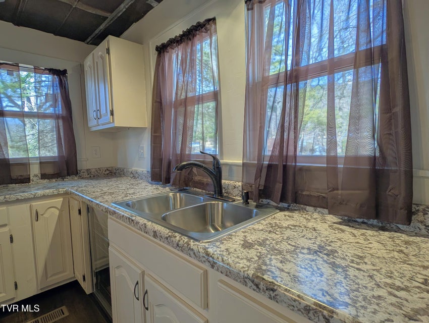 Photo #22: 1749 Us Highway 23 