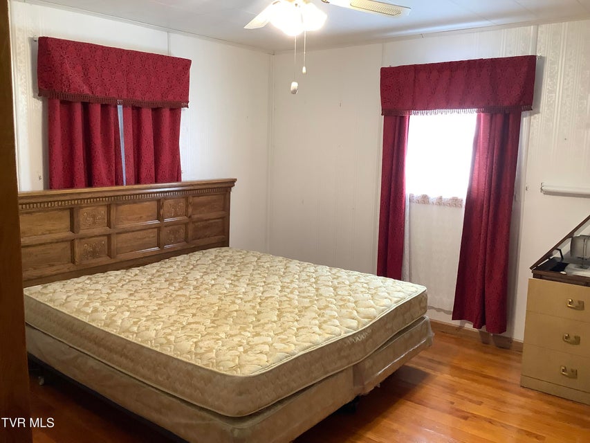 Photo #32: 5610 Powell River Road