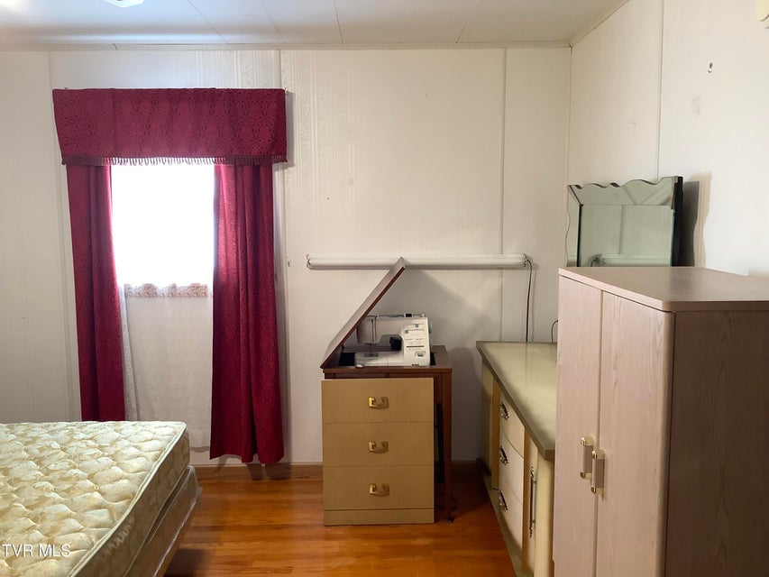 Photo #33: 5610 Powell River Road