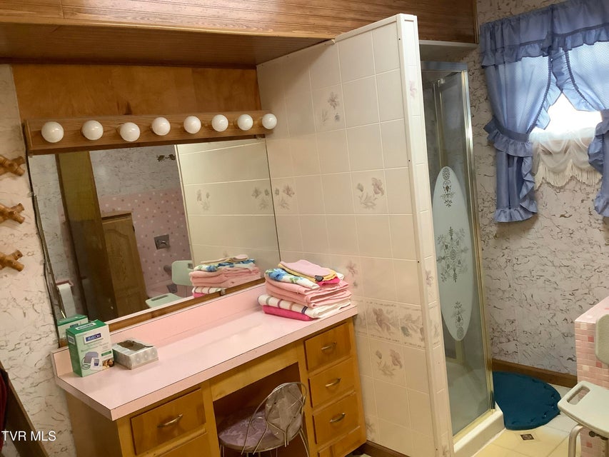 Photo #39: 5610 Powell River Road