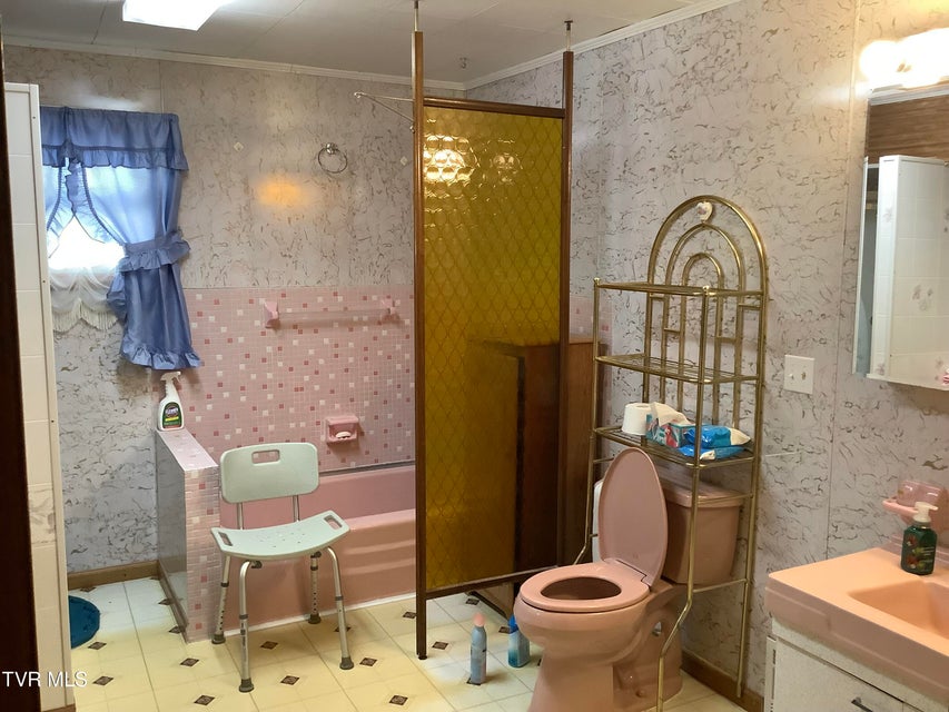 Photo #40: 5610 Powell River Road