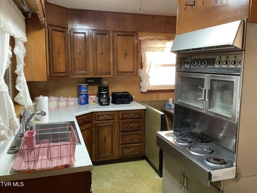 Photo #42: 5610 Powell River Road