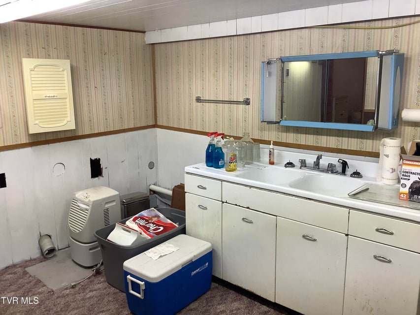 Photo #65: 5610 Powell River Road