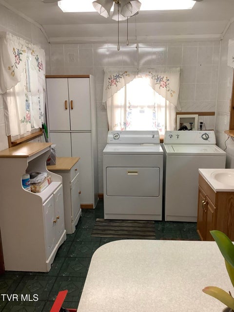 Photo #47: 5610 Powell River Road