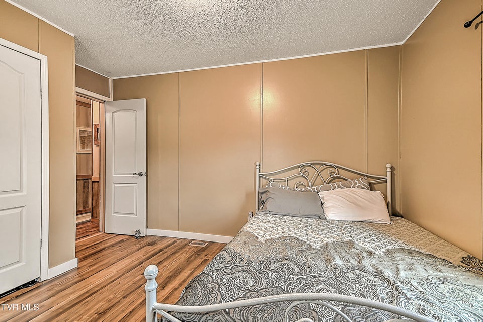 Photo #32: 1096 Old Elizabethton Highway