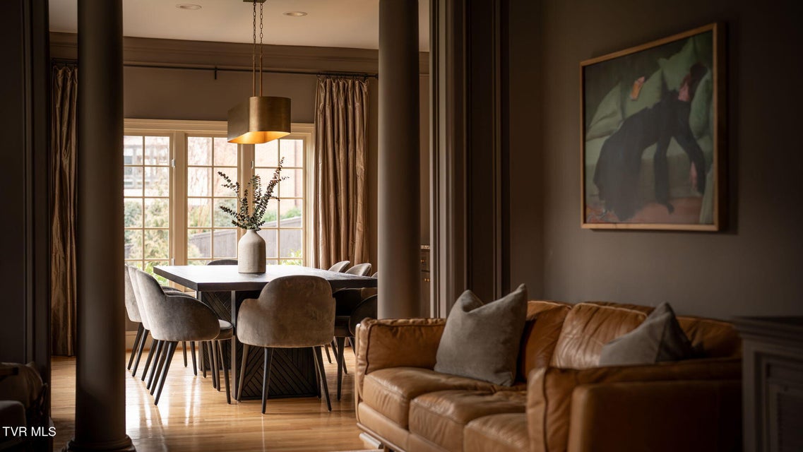 Photo #4: 1000 Huntington Court