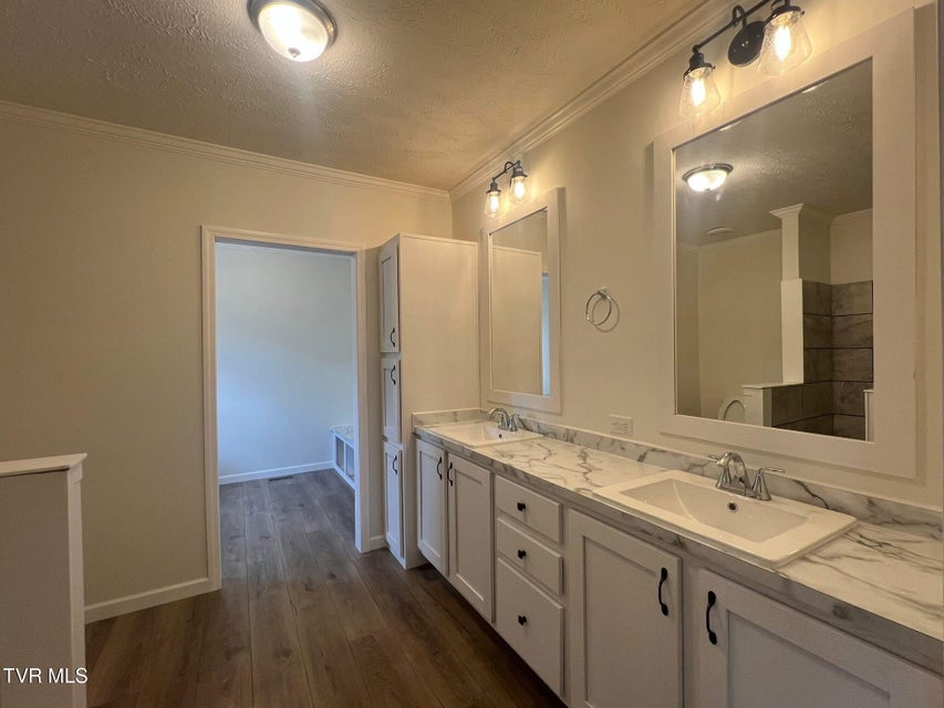 Photo #13: 290 Race Track Road