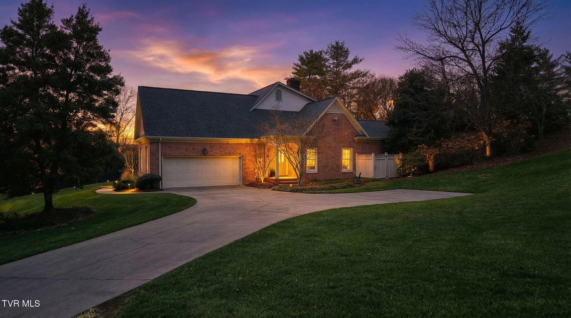 Photo #66: 1000 Huntington Court